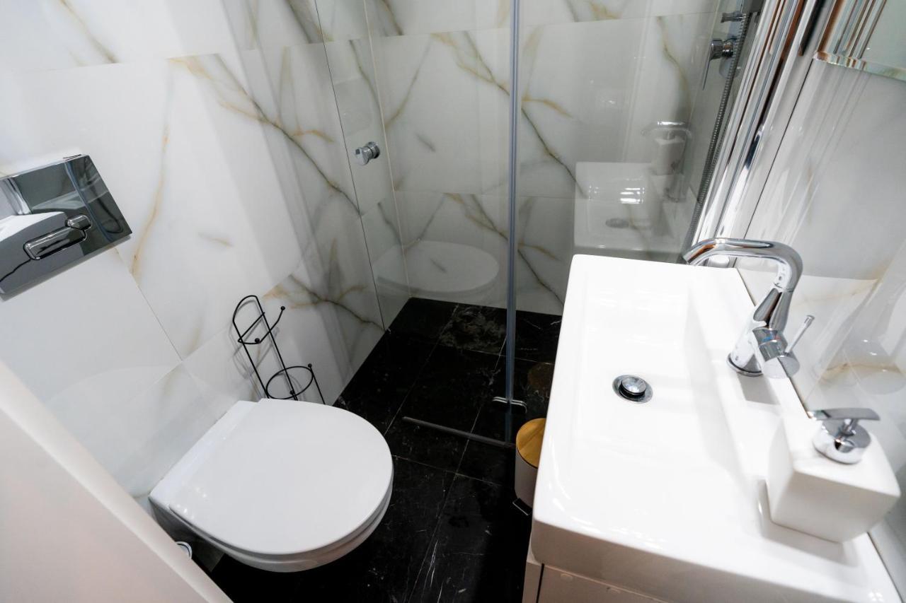 Guest Studio Apartment Brasov Bagian luar foto